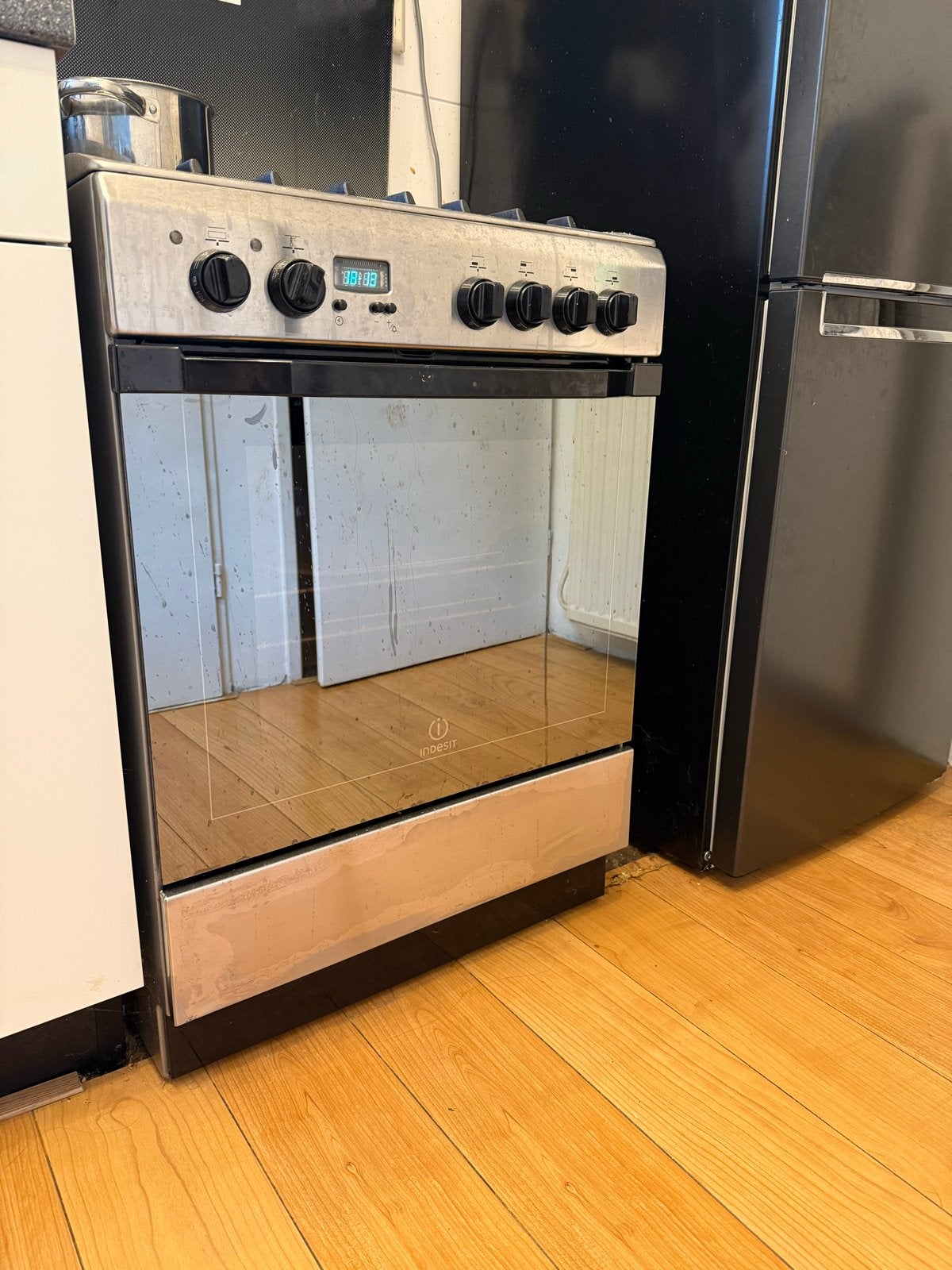 Indesit Vrijstaand Gasfornuis met Oven, Ophalen, Gebruikt, 4 kookzones, Gas
