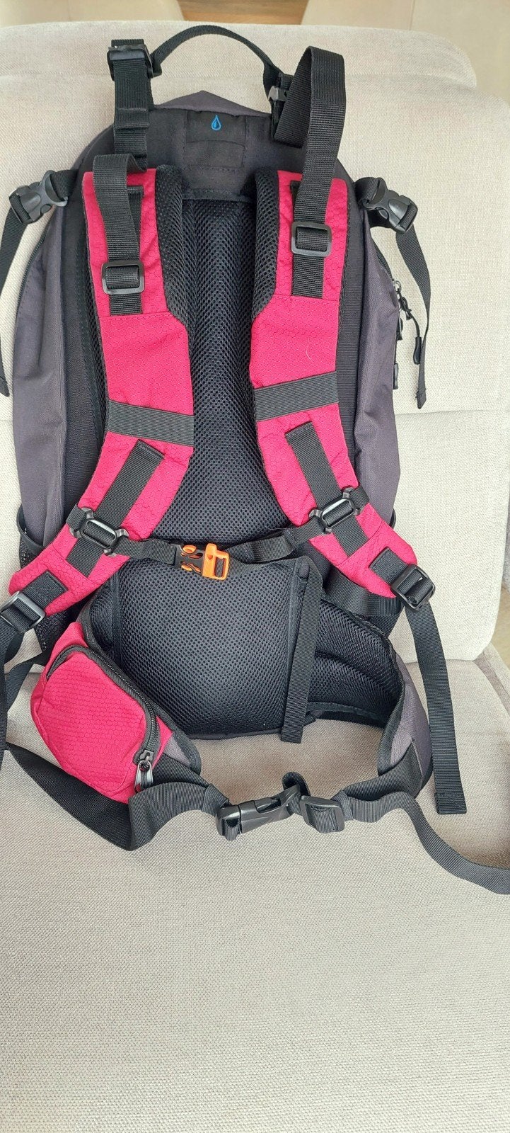 rode hi-tec rugtas 30L nieuw!!, Overige merken, Gebruikt, Ophalen of Verzenden, Waterdicht