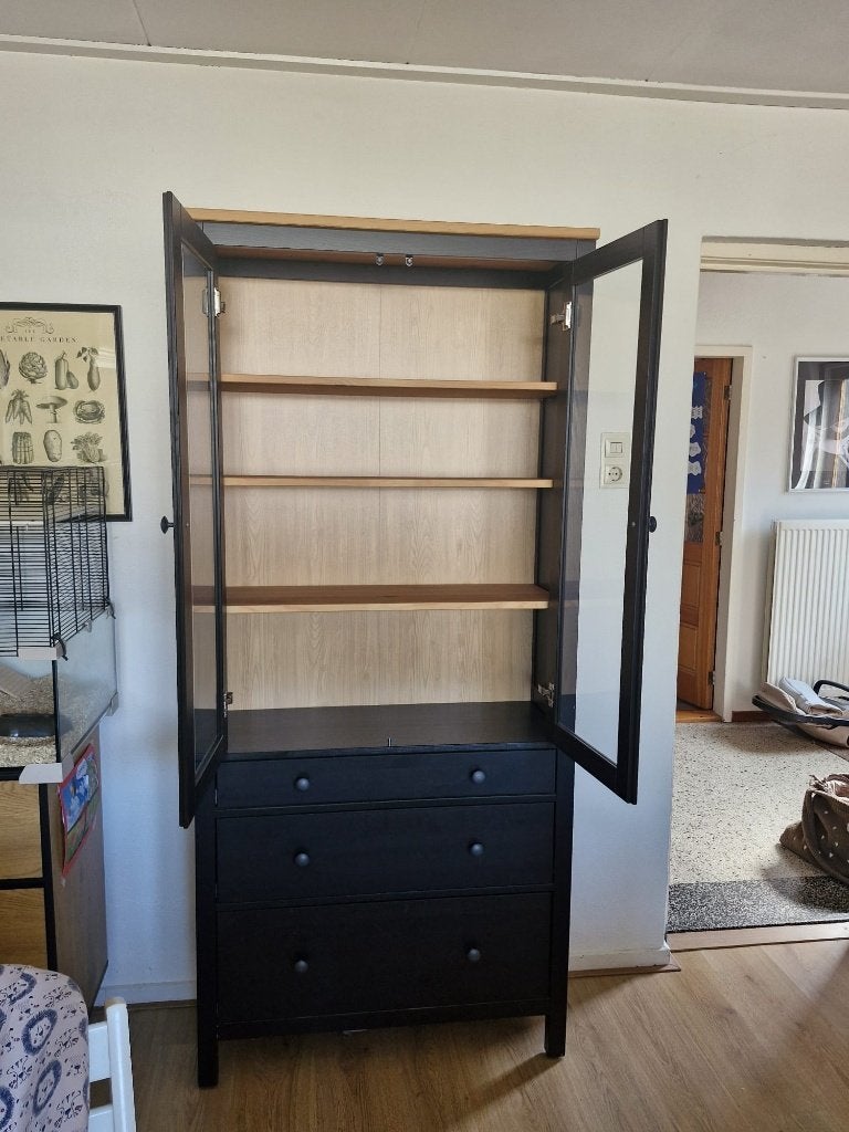 Zwarte vitrinekast Hemnes 90x197, Ophalen, Gebruikt, 50 tot 100 cm, Grenenhout