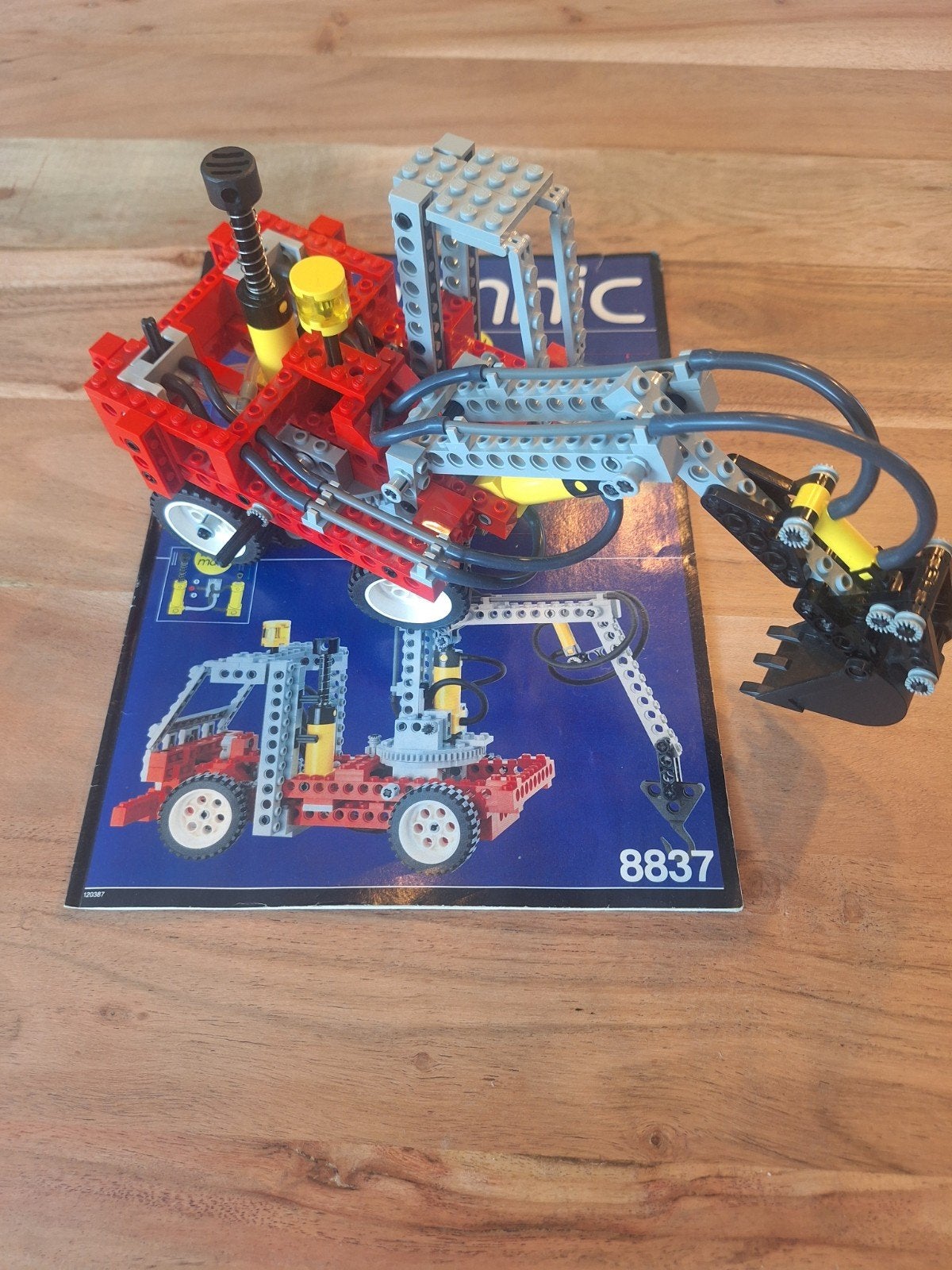 Lego Technic 8837 Pneumatic Graafmachine met instructies, Ophalen, Gebruikt