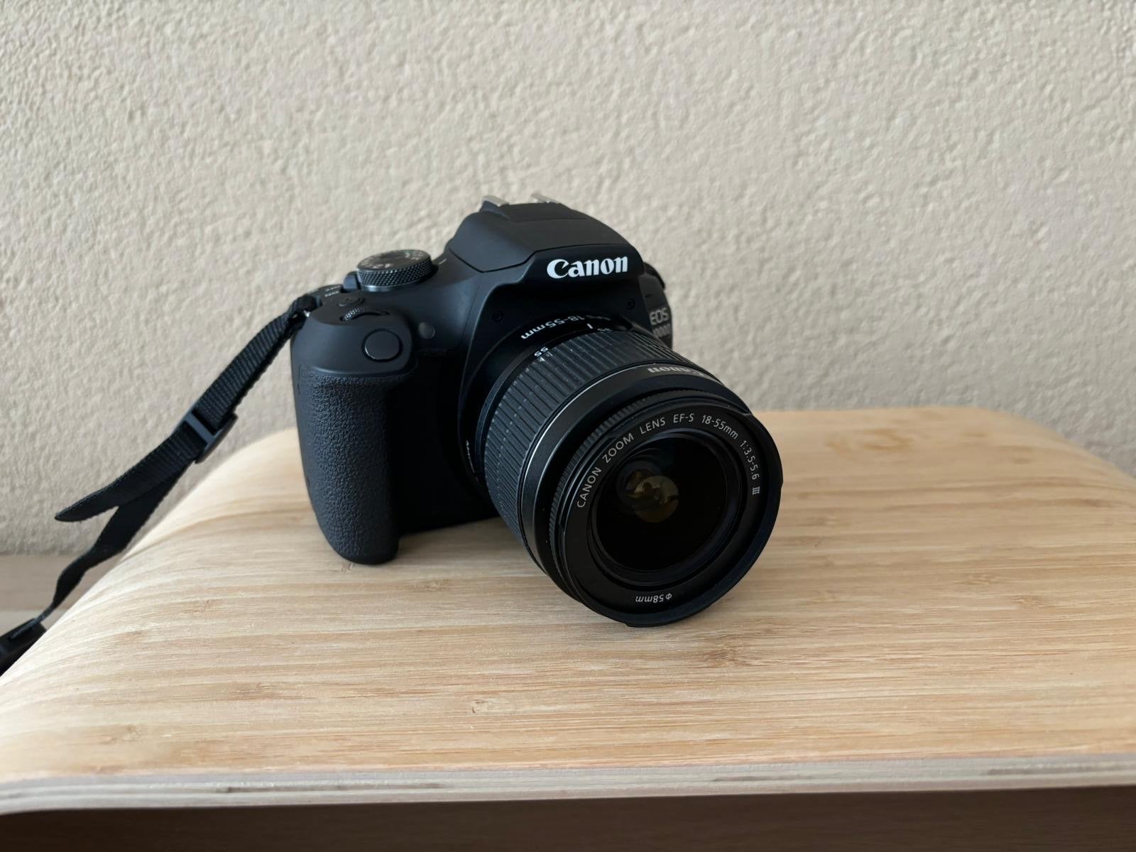 Canon EOS 2000D Spiegelreflexcamera met lens en accessoires, Spiegelreflex, Canon, Zo goed als nieuw, 4 t/m 7 keer