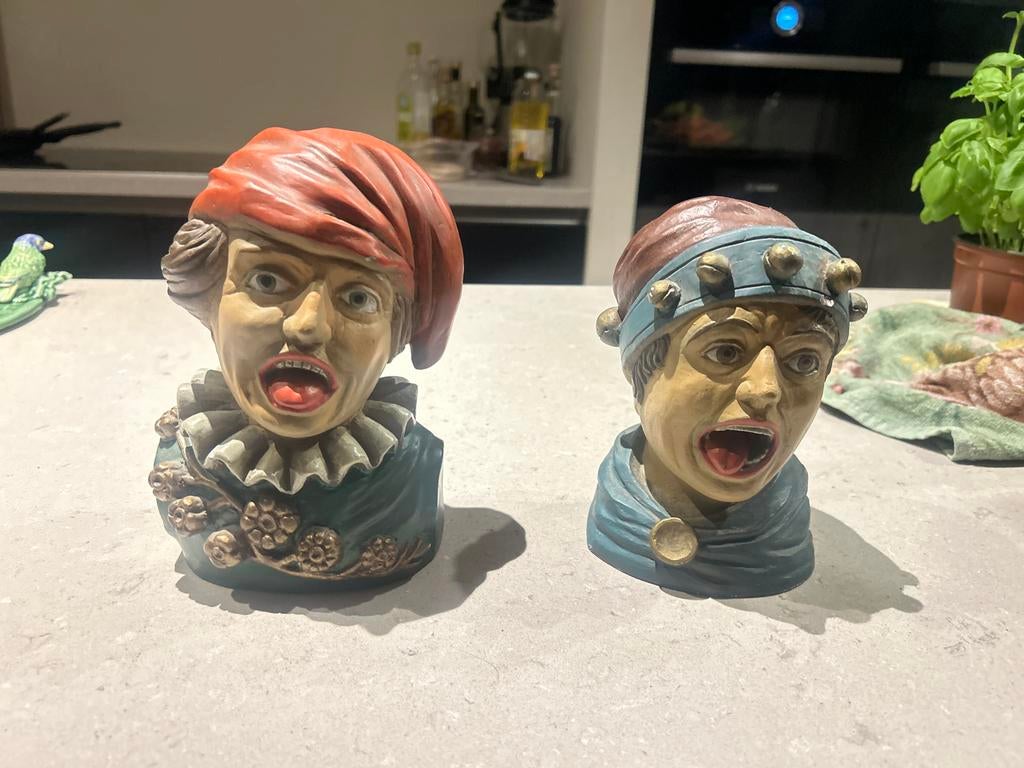 Twee antieke beeldjes van hoofden, Ophalen of Verzenden