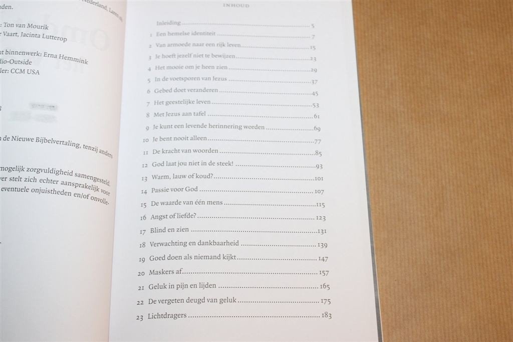 Omdat Jij het Waard Bent — Inspirerend Levensboek, Ophalen of Verzenden, Zo goed als nieuw, Overige onderwerpen, Achtergrond en Informatie