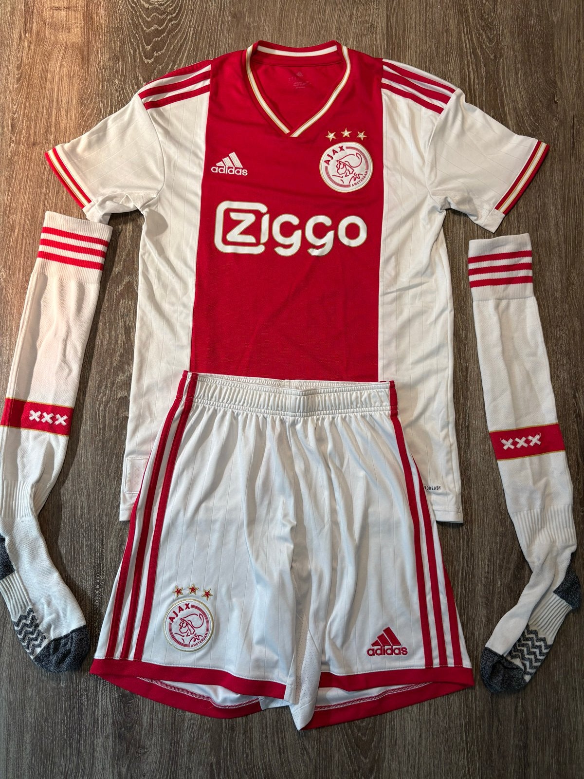 Originele Ajax thuistenue 2023/2024 - shirt, broek en sokken, Ophalen of Verzenden, Zo goed als nieuw, Adidas, Voetbal