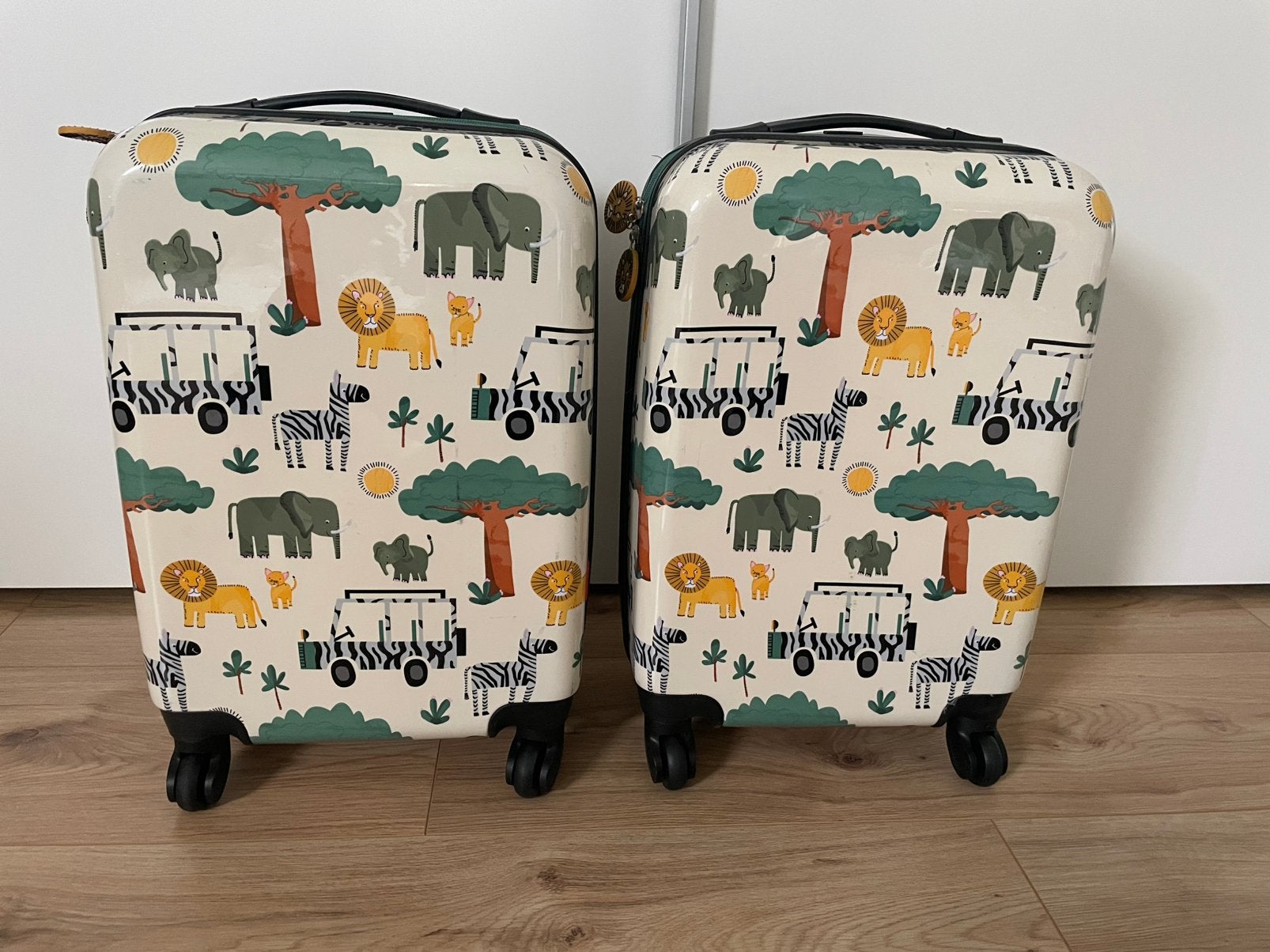 2x Safari Kinderkoffer van Hema, Sieraden, Tassen en Uiterlijk, Koffers, Ophalen, Hard kunststof, Minder dan 50 cm, Zo goed als nieuw