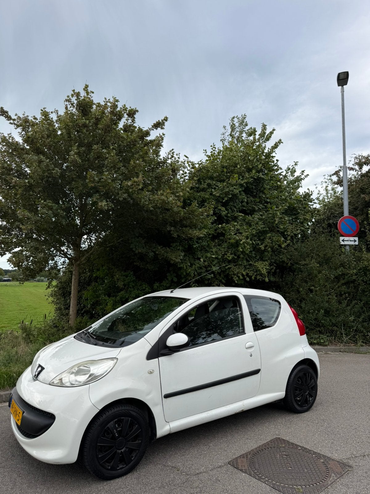 Peugeot 107 1.0 12V 3DR 2007 Wit APK 04/2027, Voorwielaandrijving, Stof, Airbags, Zwart