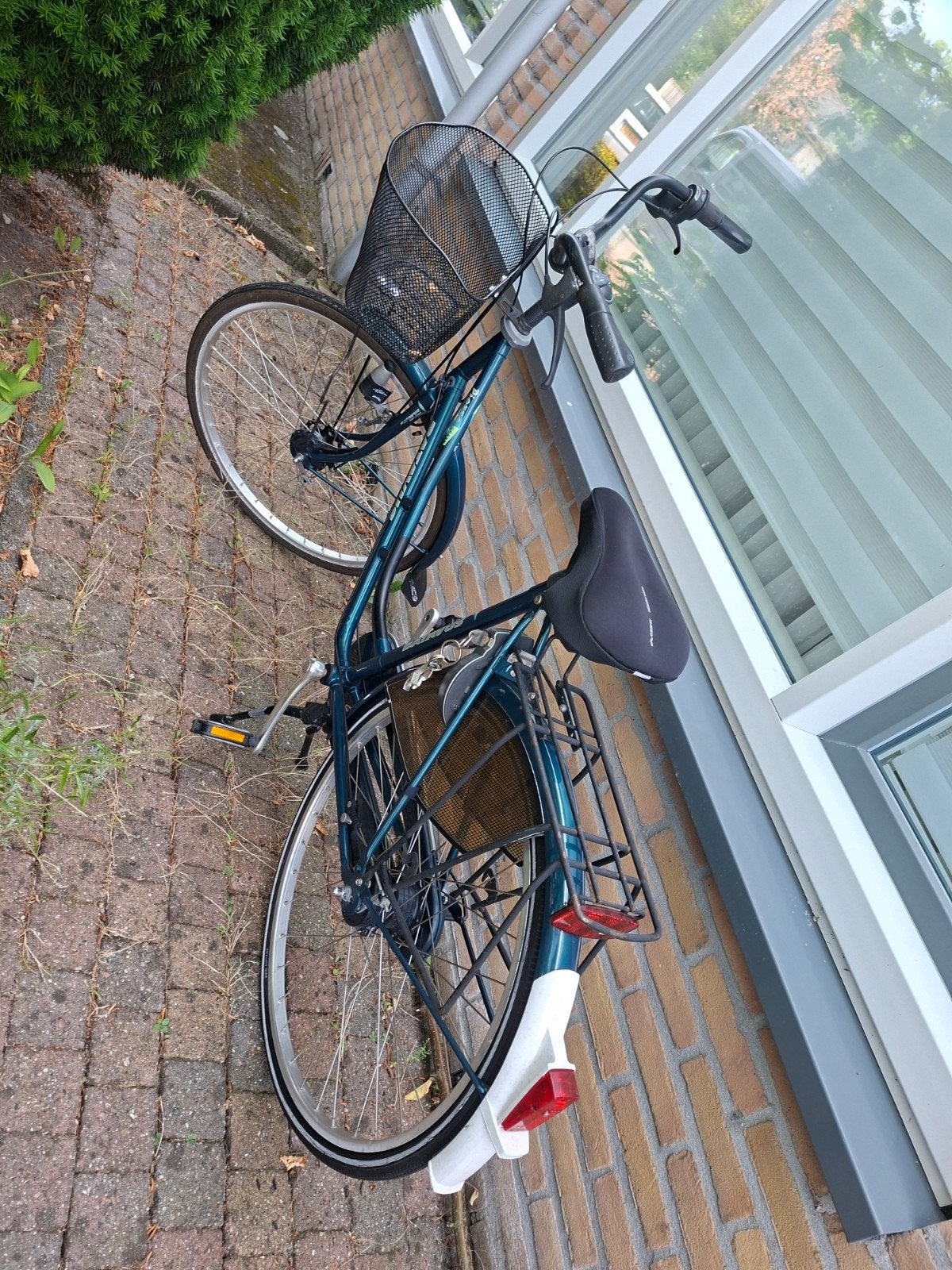 Batavus Damesfiets met mand en bagagedrager, Ophalen, Batavus, Trommelrem, 53 tot 56 cm