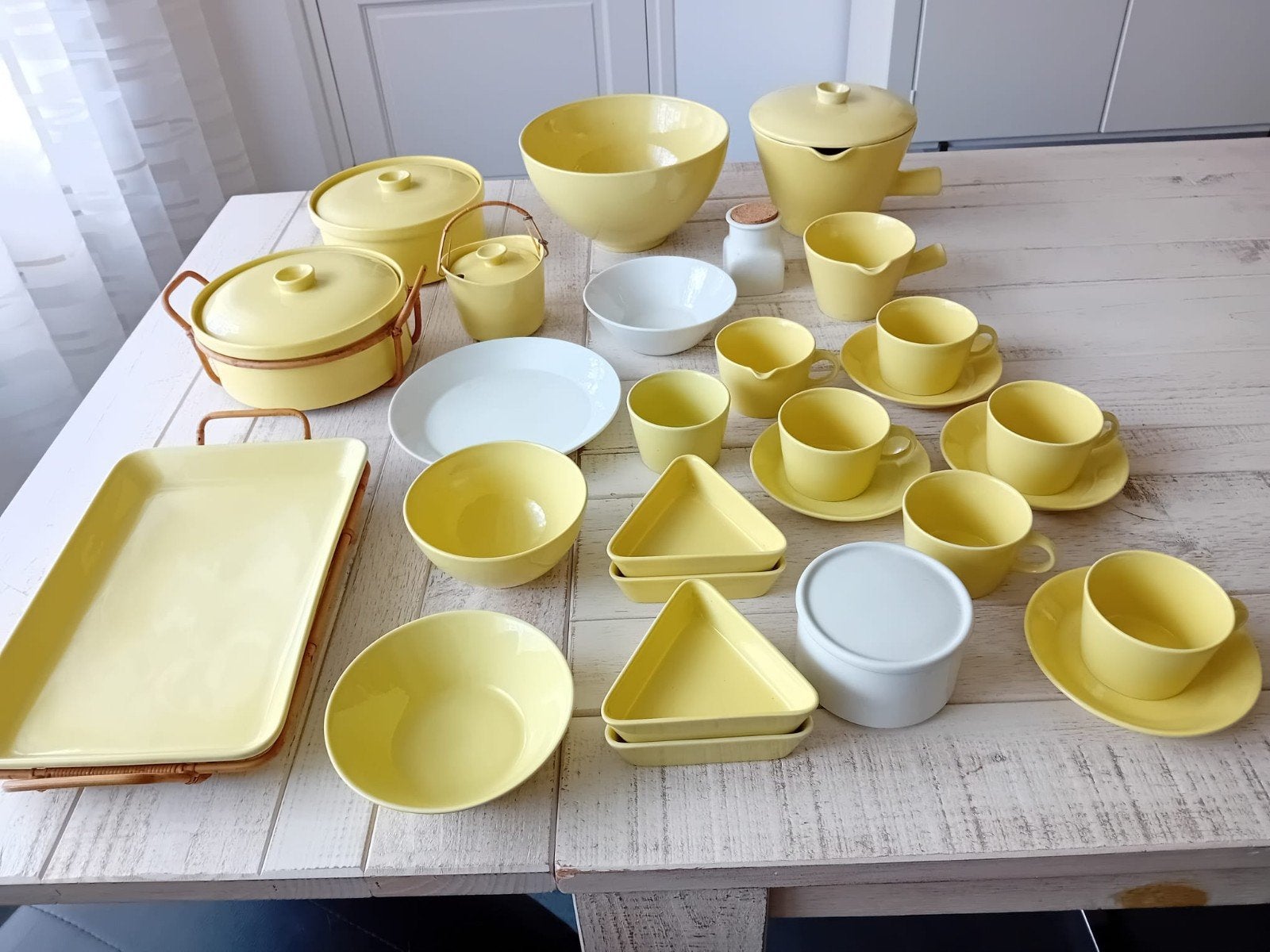 Arabia Kilta geel/wit voor Arabia en iittala Teema KajFranck, Ophalen of Verzenden, Overige stijlen, Porselein, Schaal of Schalen