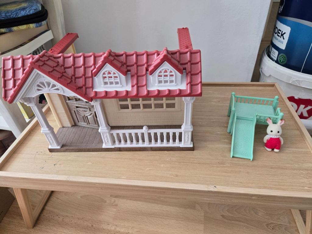 Sylvanian Families Zoet Frambozenhuis met baby konijn, Kinderen en Baby's, Speelgoed | Poppenhuizen, Ophalen of Verzenden, Gebruikt