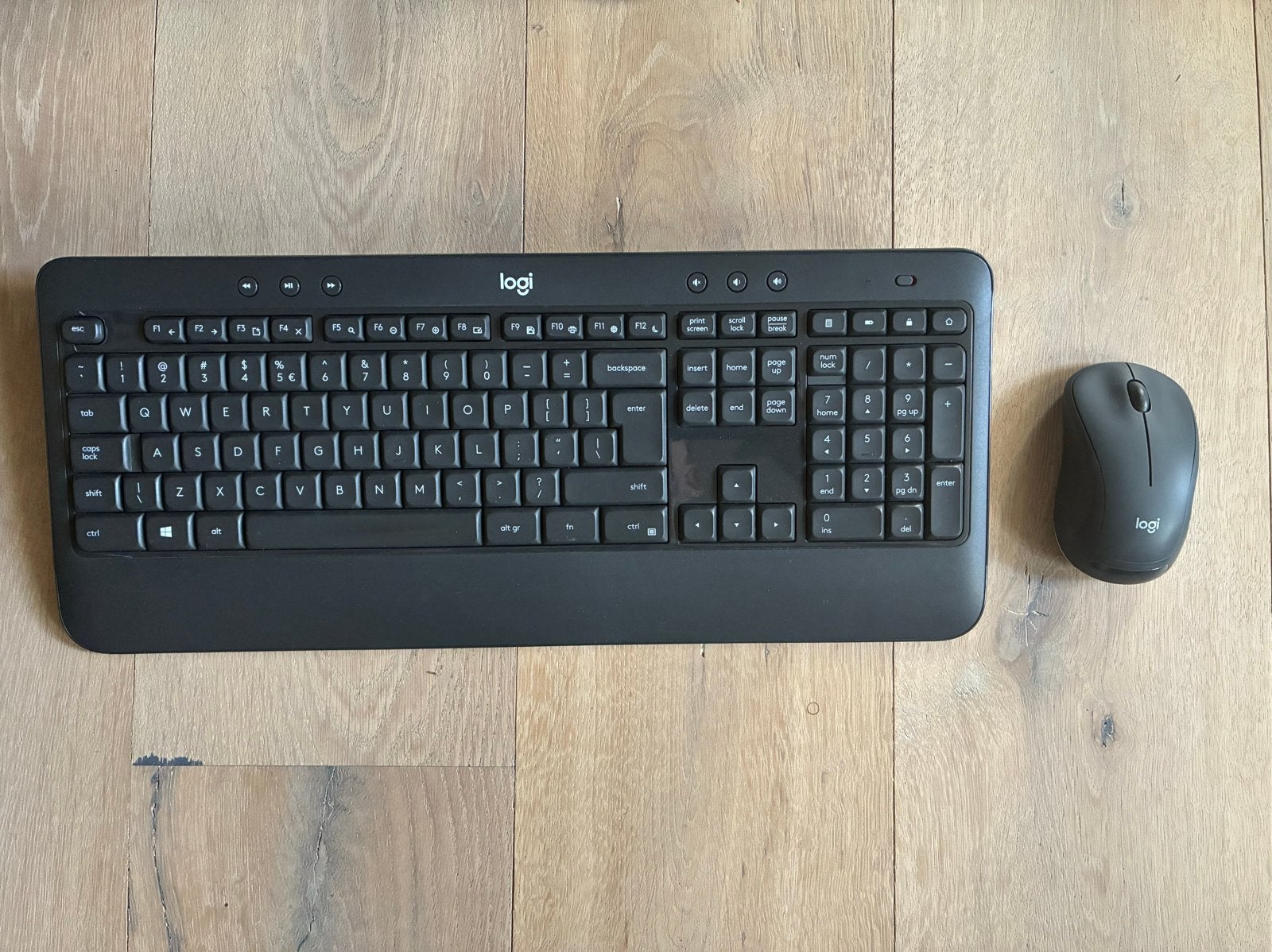 Logitech K540 Draadloos Toetsenbord en Muis Set, Ophalen, Draadloze ontvanger, Zo goed als nieuw, Draadloos