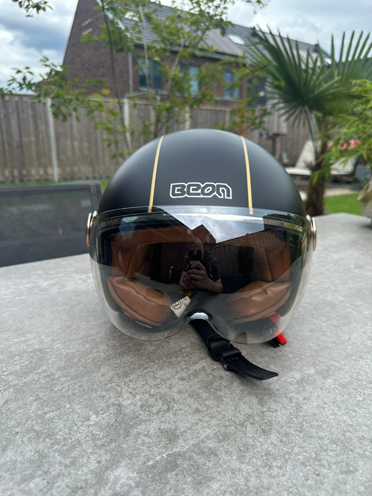 Beon helm decal mat zwart, Fietsen en Brommers, Brommerhelmen, Ophalen, Zo goed als nieuw, Medium