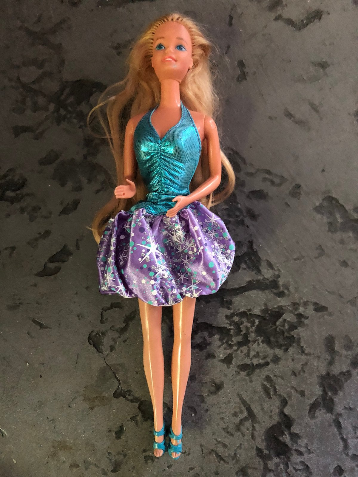 Barbie mattel  in vintage ballon jurkje  80 er jaren, Ophalen, Zo goed als nieuw, Fashion Doll