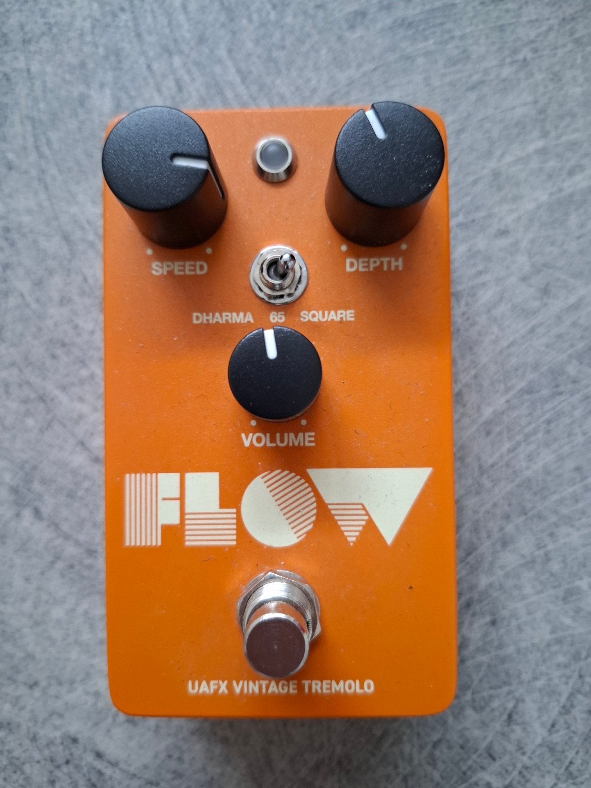 Universal Audio UAFX Flow Vintage Tremolo, Muziek en Instrumenten, Effecten, Ophalen of Verzenden, Zo goed als nieuw