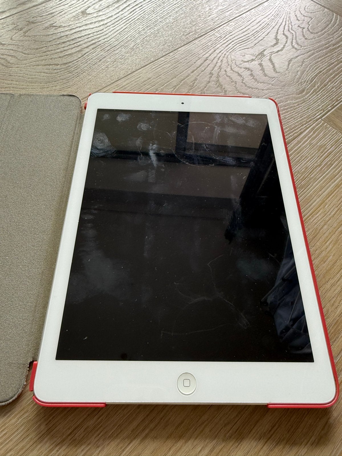 Apple iPad met rode hoes, Computers en Software, Apple iPads, Apple iPad, Wit, Niet werkend, 16 GB