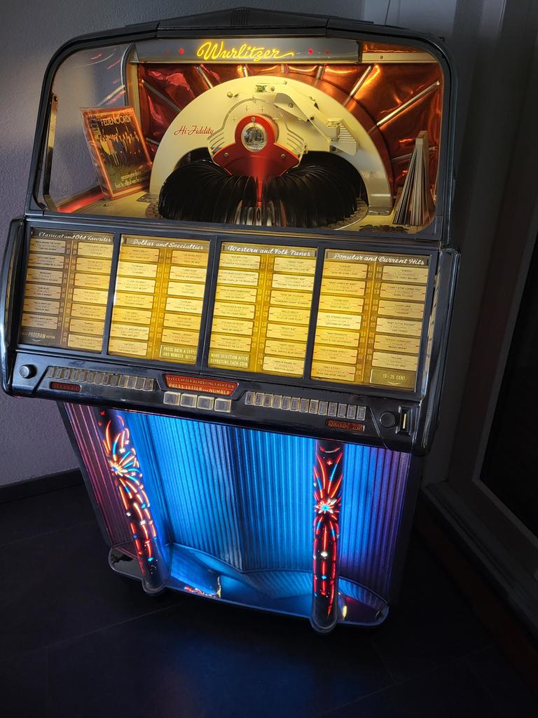 Goedwerkende wurlitzer 1800 bouwjaar 1955, Verzamelen, Automaten | Jukeboxen, Zo goed als nieuw, Wurlitzer, 1970 tot heden, Ophalen
