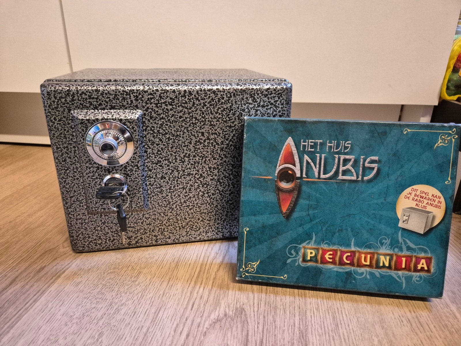 Het huis Anubis kluis met pecunia spel, Verzamelen, Ophalen of Verzenden