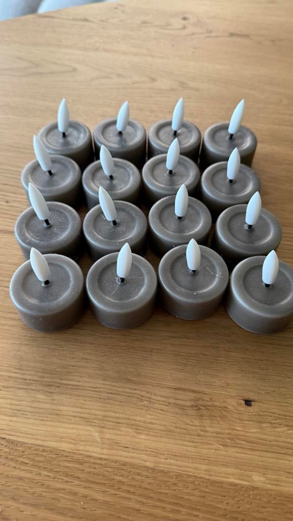 Set van 16 LED wax theelichtjes KENN 3D vlam taupe, Overige materialen, Ophalen of Verzenden, Zo goed als nieuw, Kaars