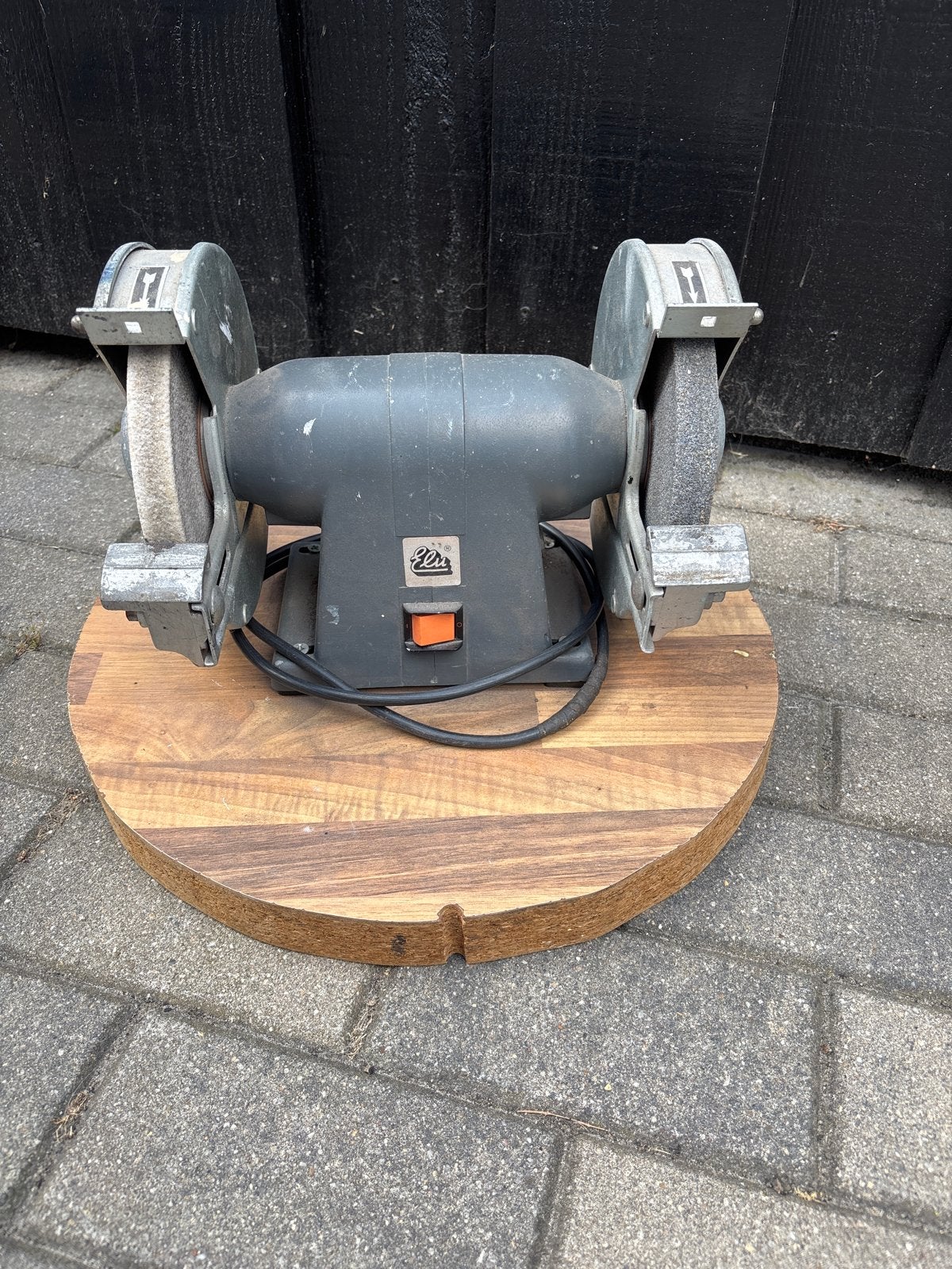 Degelijke werkbankslijpmachine defect, Doe-het-zelf en Verbouw, Ophalen, Gebruikt, Minder dan 700 watt, Werkbankslijpmachine