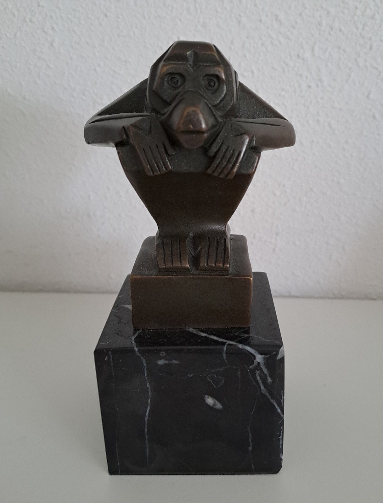Art Deco bronzen aap op marmeren sokkel, gesigneerd, Antiek en Kunst, Minder dan 20 cm, Art deco, Ophalen of Verzenden, Brons