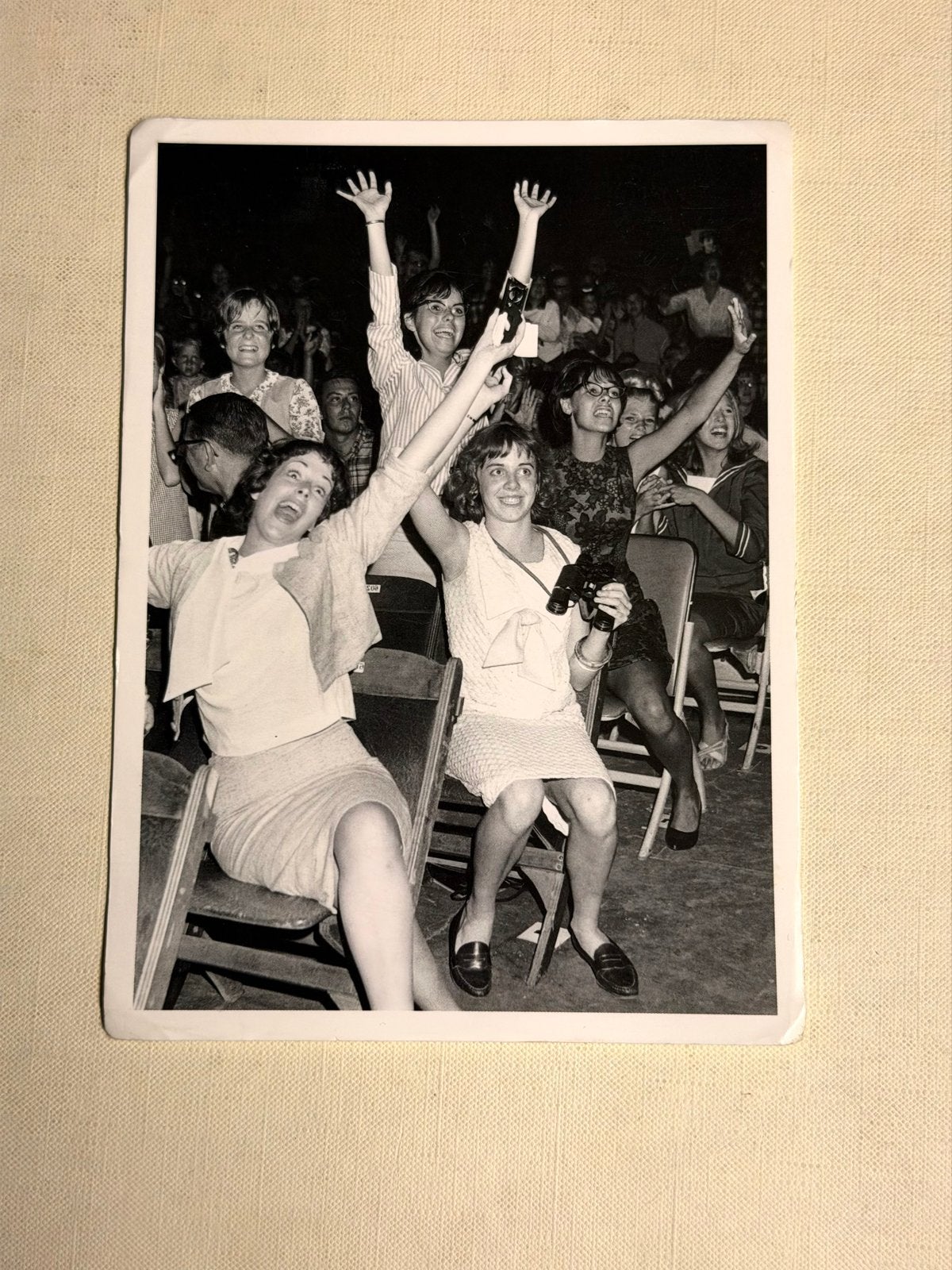 Vintage ansichtkaart: Beatles fans in Atlantic City, 1964, Ophalen of Verzenden, 1960 tot 1980, Ongelopen, Sterren en Beroemdheden