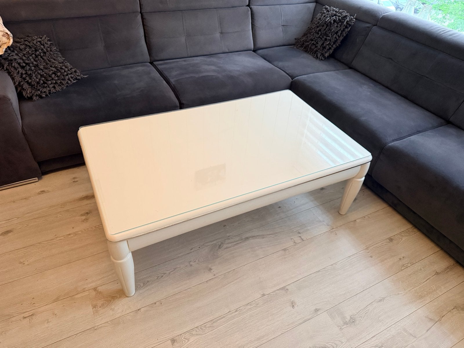 Witte salontafel met glazen blad, Ophalen, 100 tot 150 cm, Glas, Zo goed als nieuw