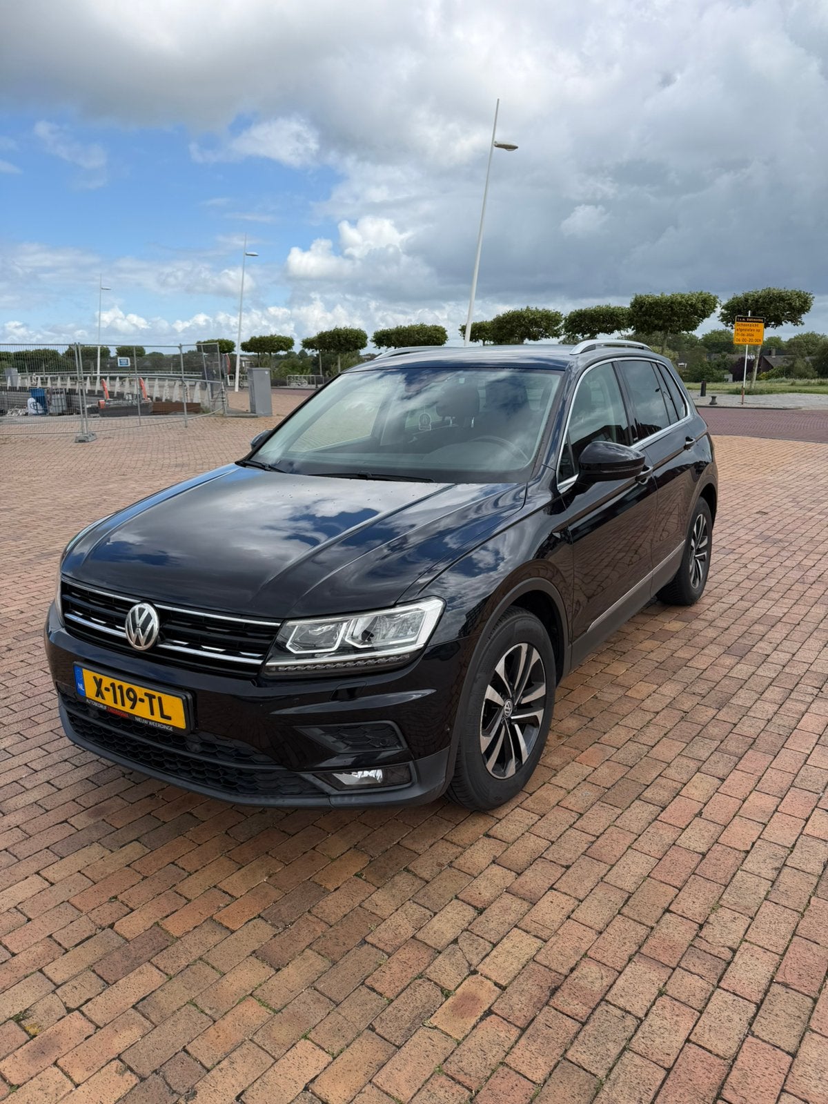 Volkswagen Tiguan 1.5 TSI Camera | CarPlay | Stoelverwarming, Auto's, Voorwielaandrijving, 1498 cc, 4 cilinders, Zwart