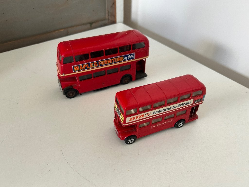 2 x miniatuur Engelse bus., Ophalen of Verzenden, Zo goed als nieuw, Bus of Vrachtwagen