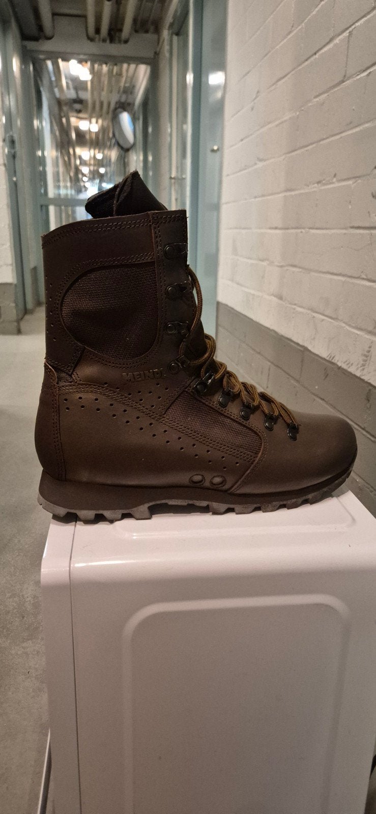 Meindl Jungle Boots - UK 9.5, Bruin, Boots, Nieuw, Ophalen of Verzenden