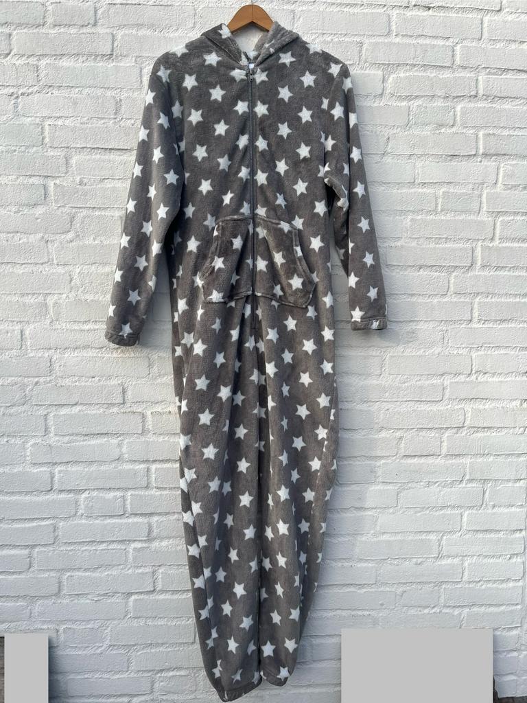 Zachte fleece onesie pyjama met sterren grijs wit maat S / M, Kleding | Dames, Huispakken, Gedragen, Ophalen of Verzenden