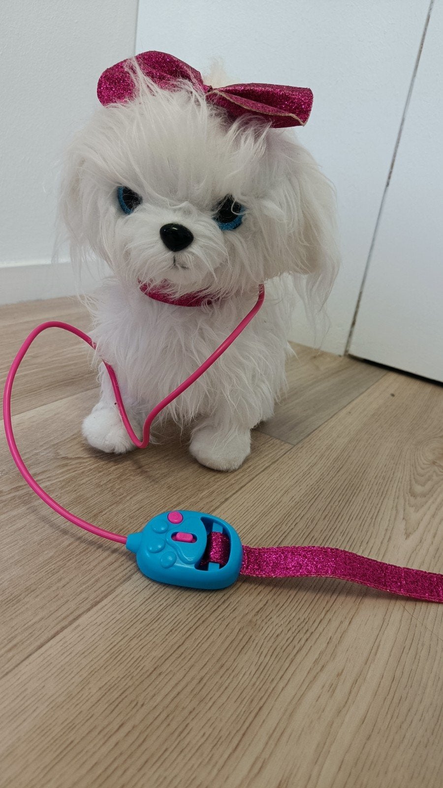 Interactieve speelgoedhond met riem en strik, Ophalen, Gebruikt, Meisje