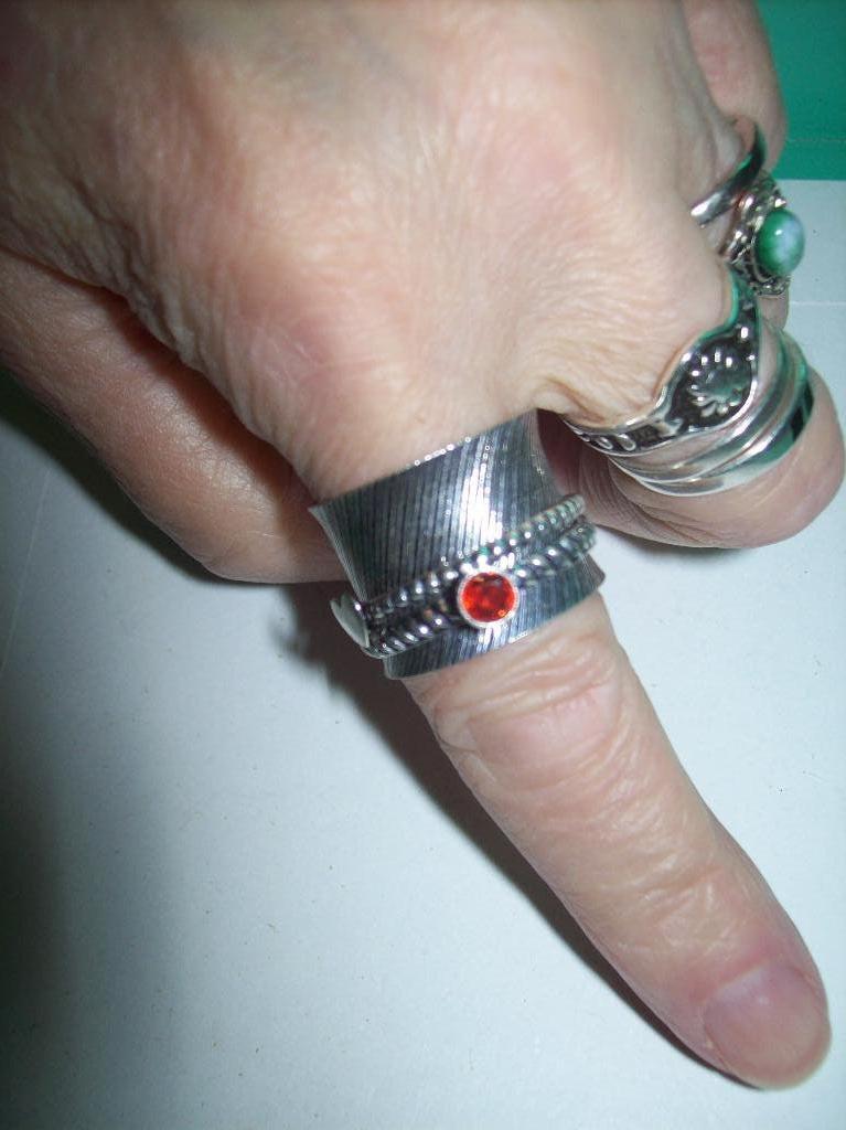Ring Zilver 925 Mooi Spinner model Rood steen Hartje Maat 19, Verzenden, 19 tot 20, Nieuw, Met edelsteen