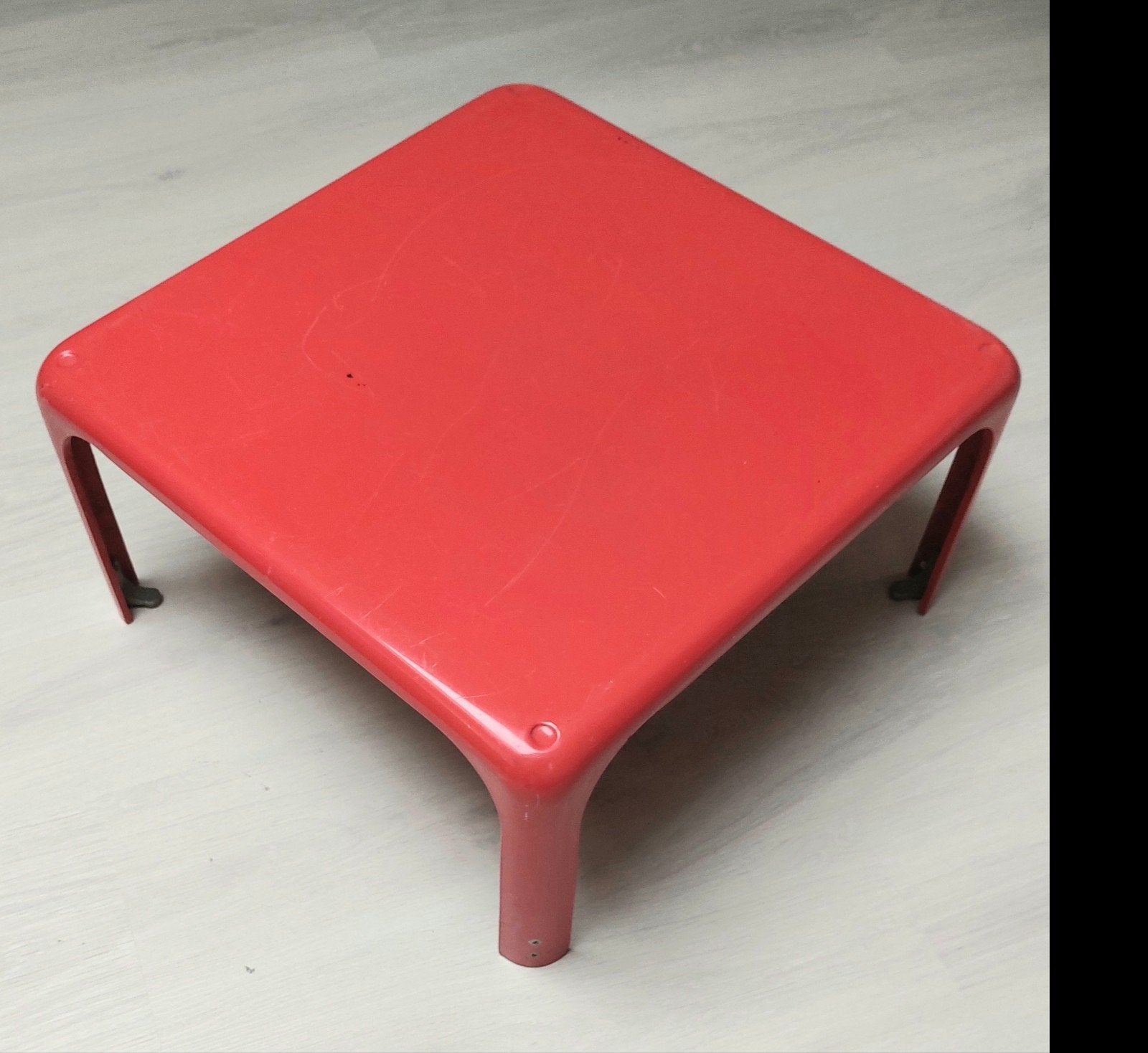 Artemide Demetrio 45 side table design Vico Magistretti, Minder dan 45 cm, Gebruikt, Vierkant, Ophalen of Verzenden