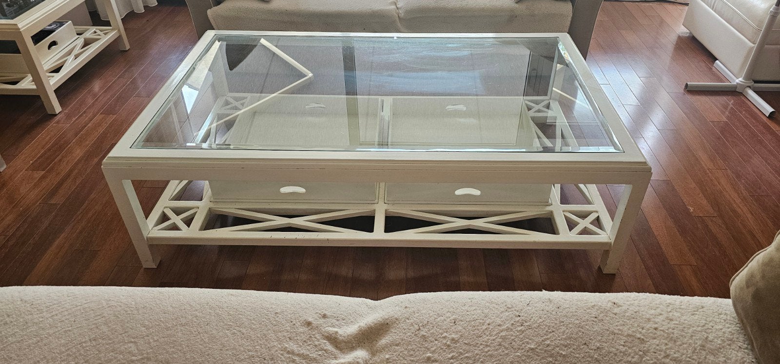 Elegante Roomwitte Salontafel met Geslepen Glasplaat, Gebruikt, Glas, 150 tot 200 cm, Rechthoekig