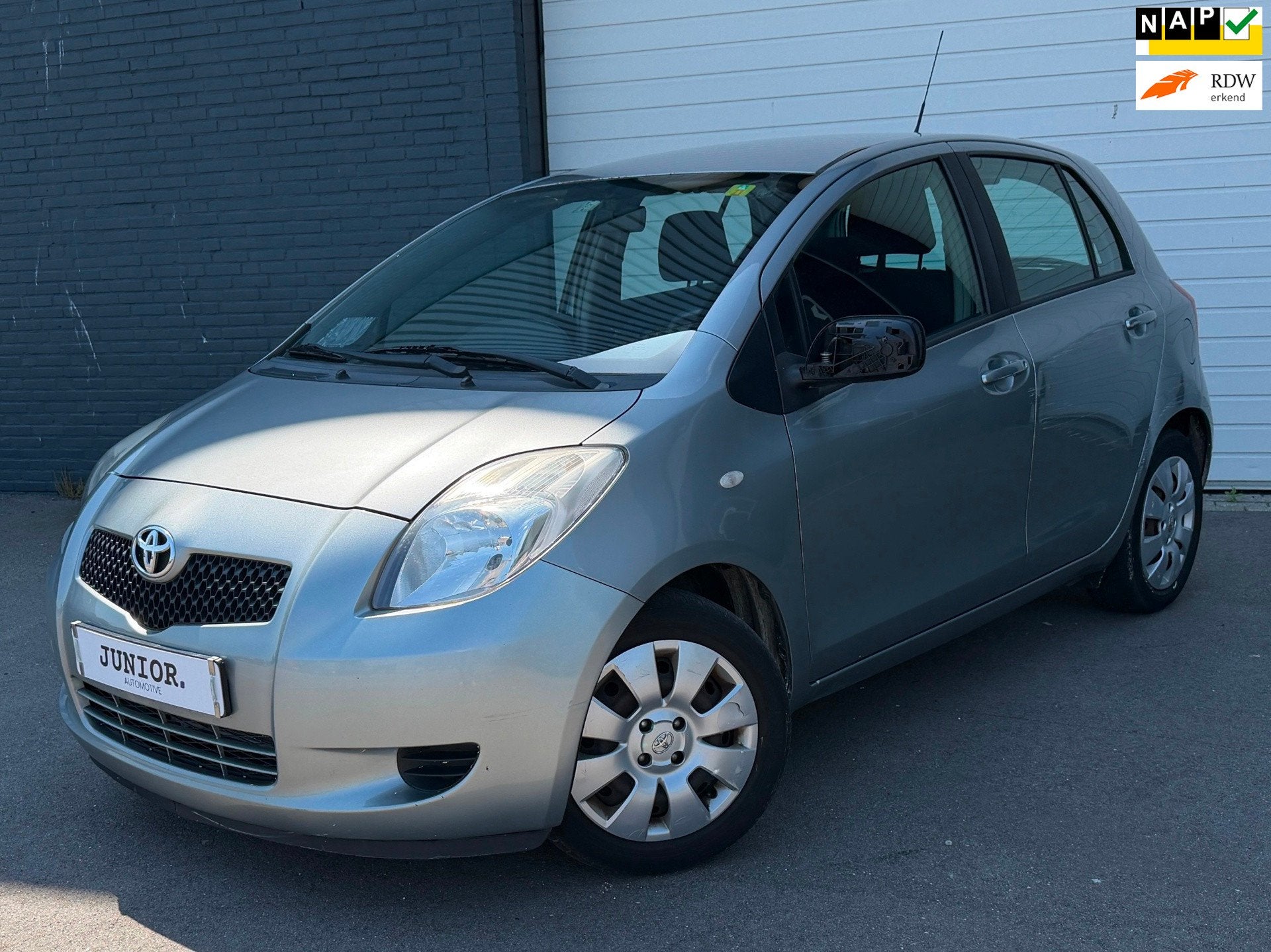 Toyota Yaris 1.3 VVTi Sol AIRCO/ELKPAKKET/5DEURS/NAP, Voorwielaandrijving, Stof, Zwart, 4 cilinders