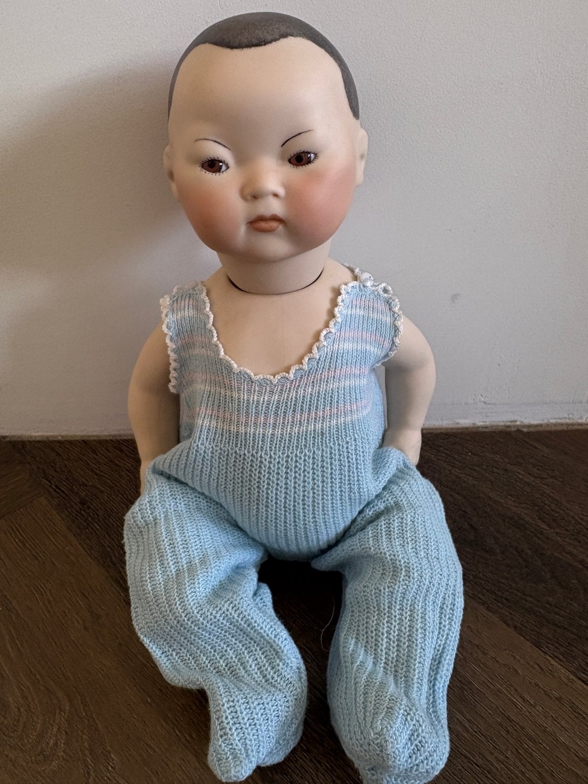 Handgemaakt popje door tante Liesbeth (1980) - A.M. Germany, Verzamelen, Ophalen of Verzenden, Gebruikt, Pop