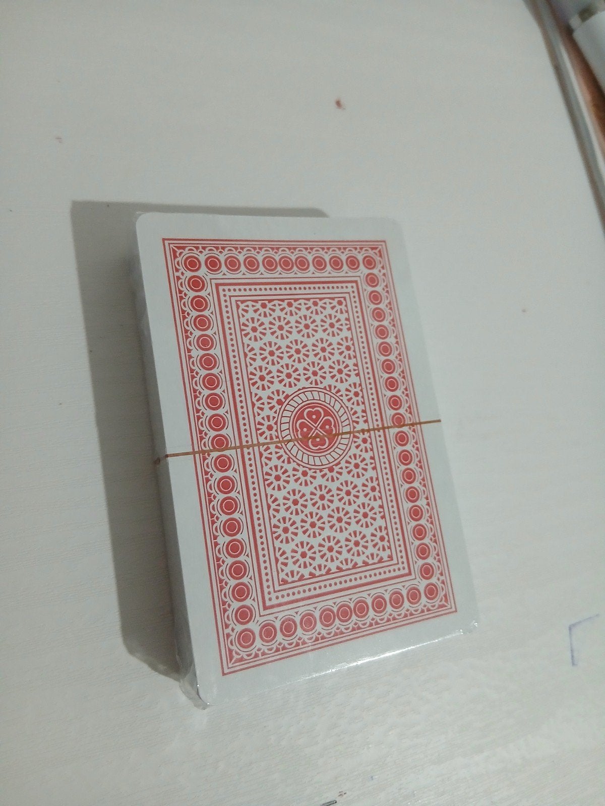 Nieuw pak speelkaarten - rood patroon, Ophalen of Verzenden, Nieuw, Speelkaart(en)