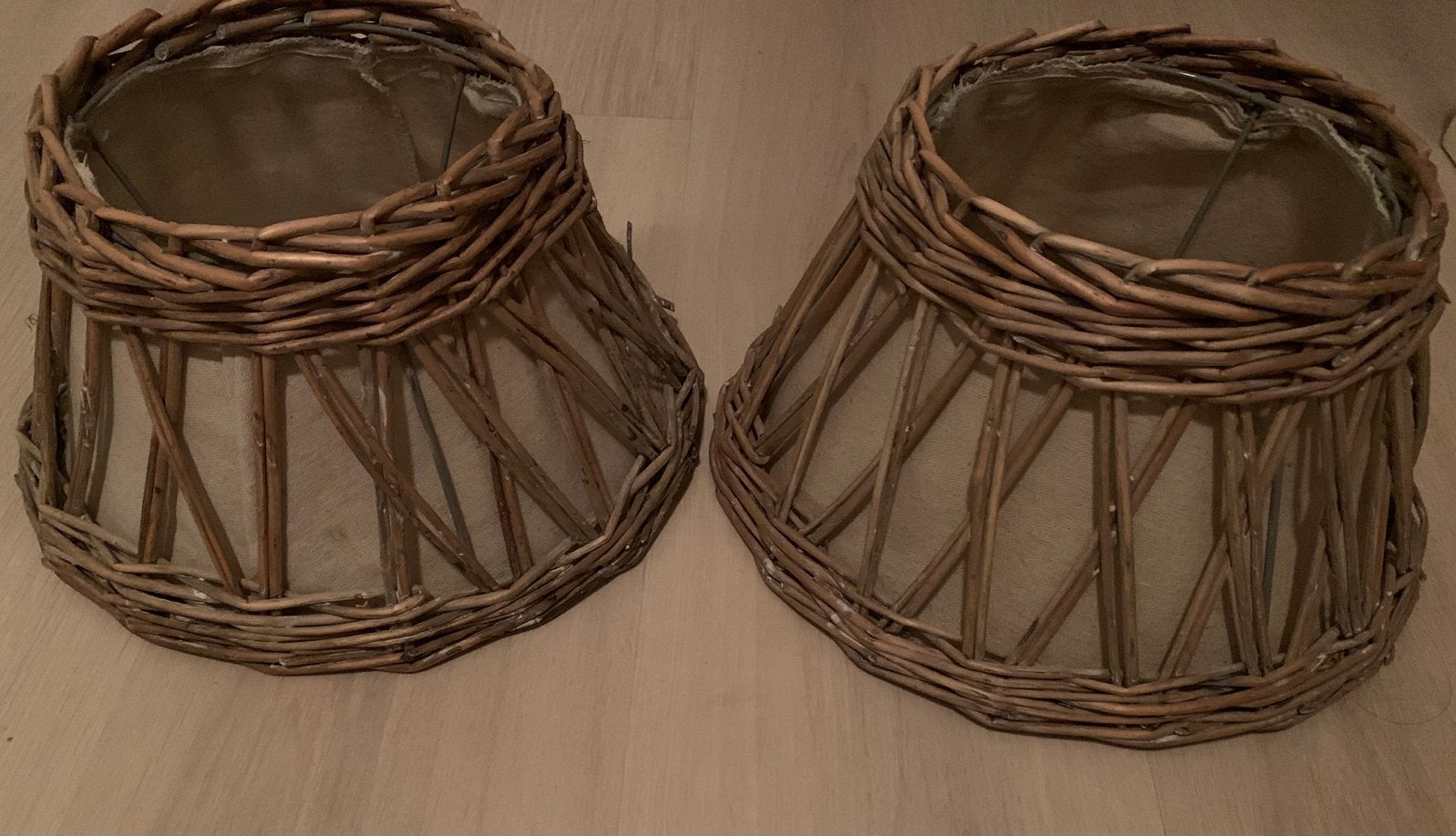 Rieten lampen kapjes 2 stuks, Huis en Inrichting, Lampen | Tafellampen, Ophalen of Verzenden, Zo goed als nieuw, Minder dan 50 cm