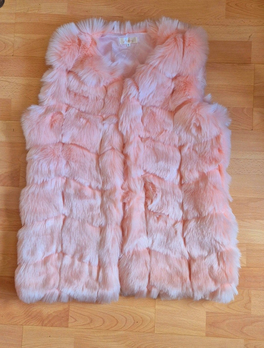 Nieuwe, zachte bodywarmer in maat XL. Roze/zalm., Kleding | Dames, Bodywarmers, Ophalen of Verzenden, Nieuw, Maat 46/48 (XL) of groter