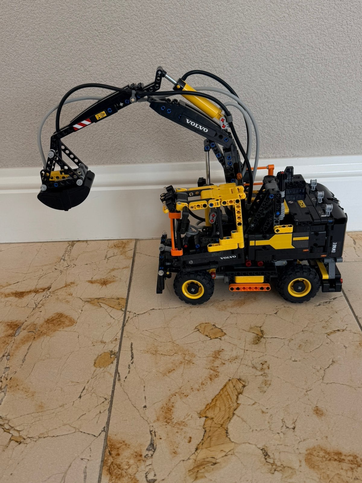LEGO Technic 42053 Volvo EW160E met motor, Lego, Ophalen of Verzenden, Zo goed als nieuw, Technic