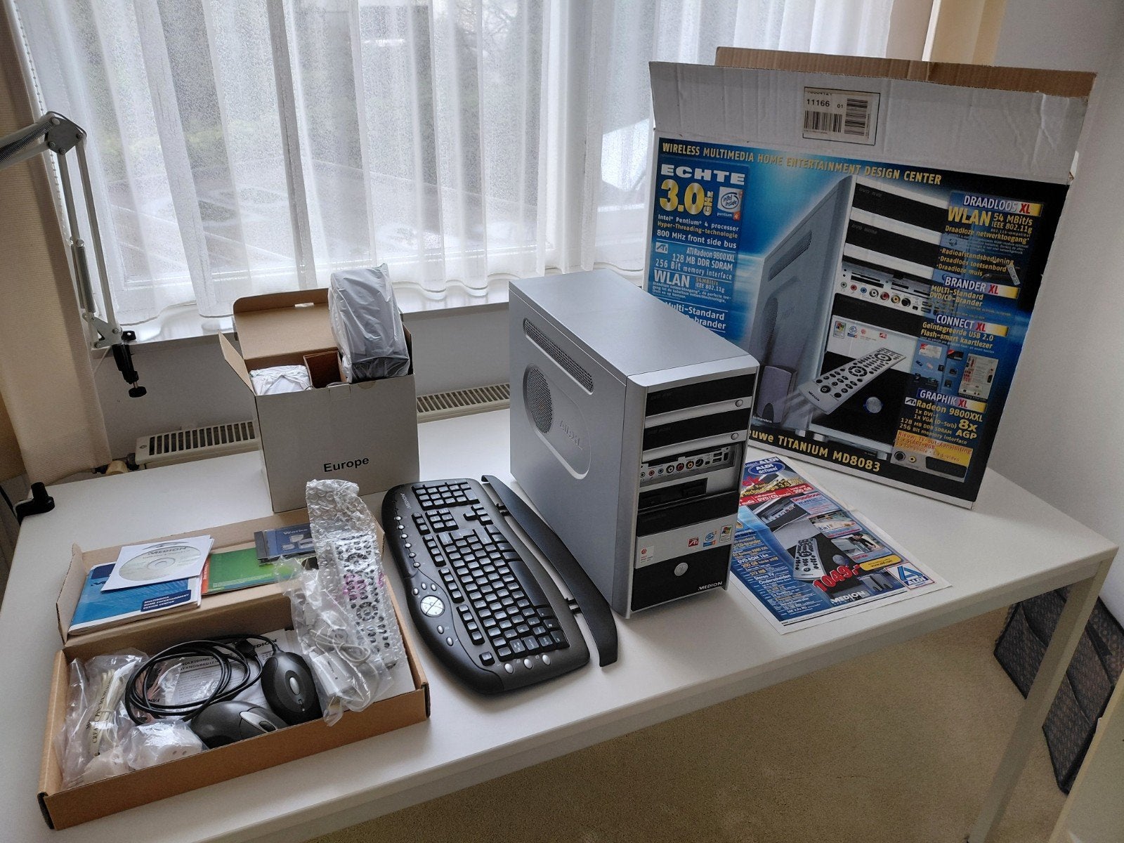 Medion Intel pentium 4 Win XP + scherm + accessoires, Computers en Software, Vintage Computers, Ophalen, Medion