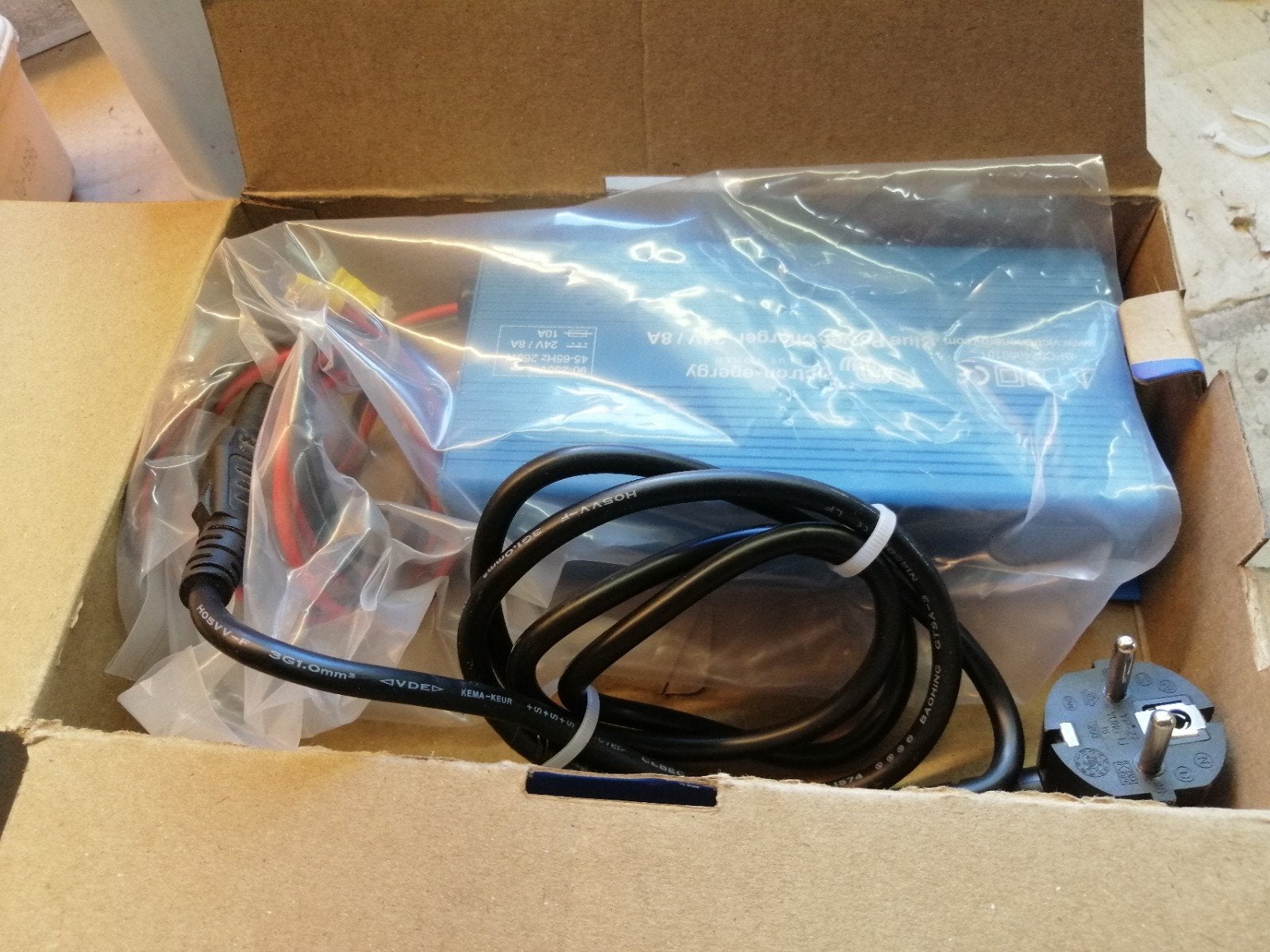 Victron acculader  24 volt 8 ampère, Ophalen of Verzenden, Motor en Techniek