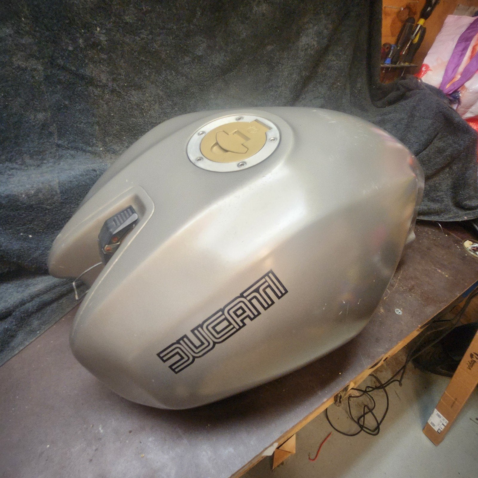 Ducati Monster brandstoftank 1995, Ophalen, Gebruikt