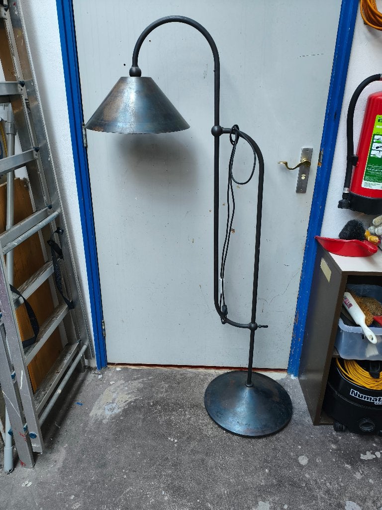 Design industriële metalen vloerlamp op voet, Gebruikt, 200 cm of meer, Metaal, Industriëel