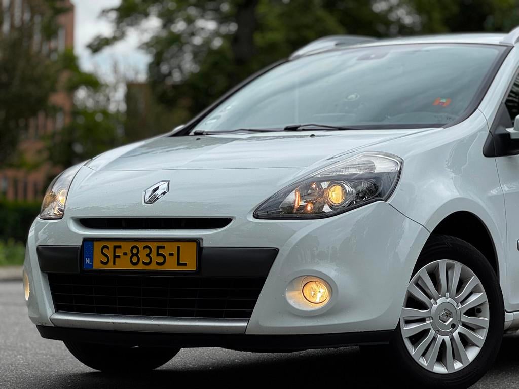 Renault Clio Estate 1.2 TCE Corporate|NAVI|PSENSOR|HALFLEDER, Gebruikt, 4 cilinders, 1095 kg, Handgeschakeld