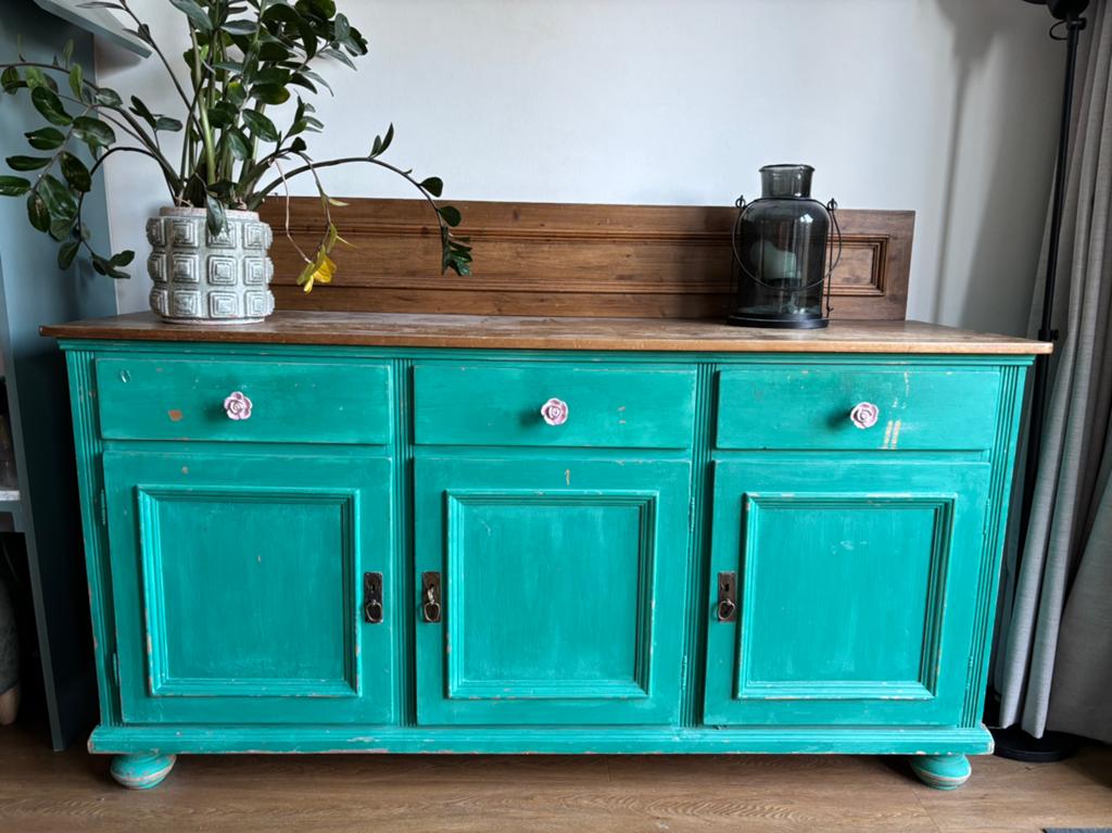 Houten dressoir met unieke opstaande rand, Ophalen, Gebruikt, Met deur(en), 150 tot 200 cm