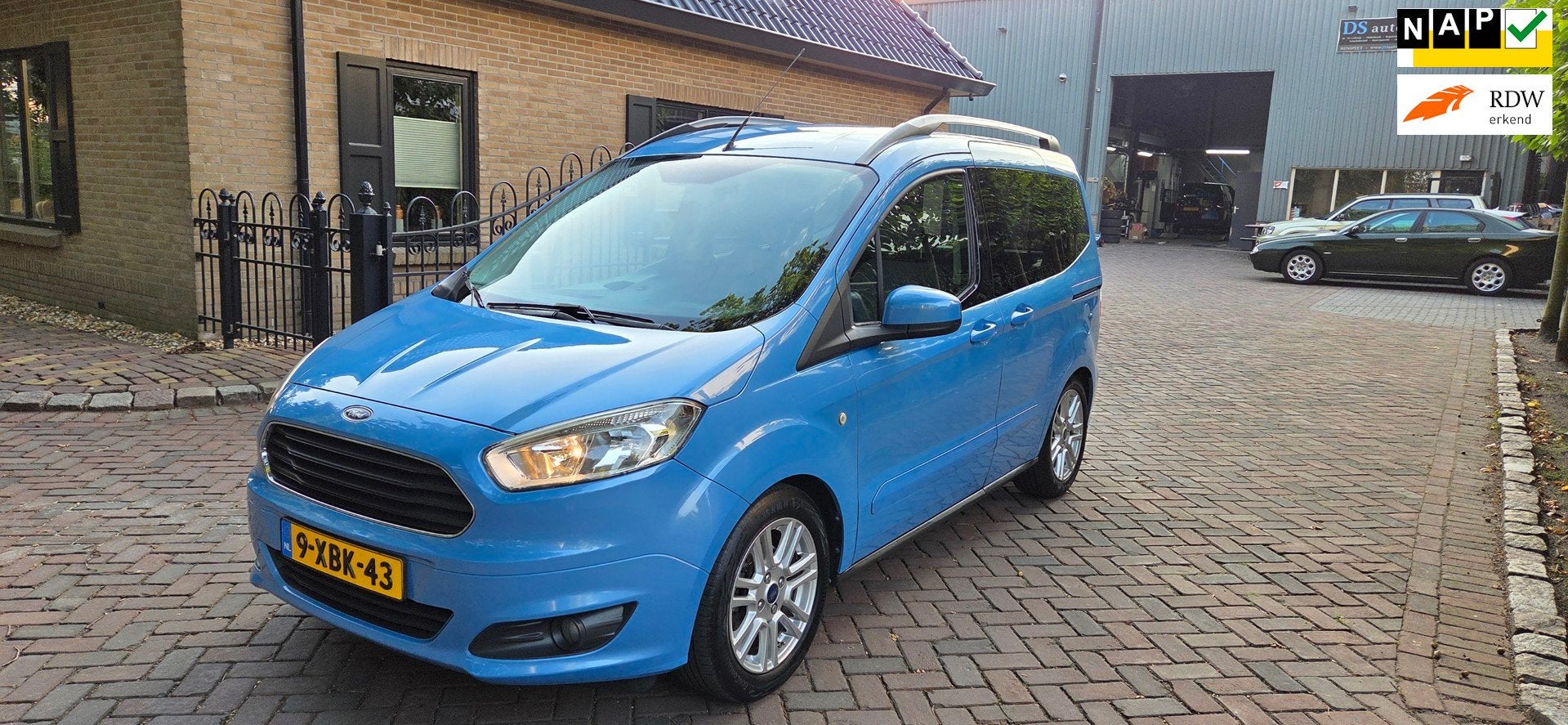 Ford Tourneo Courier 1.0 Titanium /STOELVW/CRUISE/NAVI/BT/CA, Auto's, Ford, Voorwielaandrijving, Euro 5, Gebruikt, Blauw