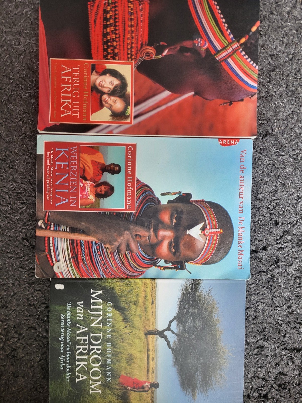 Corinne Hofmann 3 boeken: Terug uit Afrika, Weerzien in Keni, Ophalen of Verzenden, Gelezen, Corinne Hofmann, Europa overig