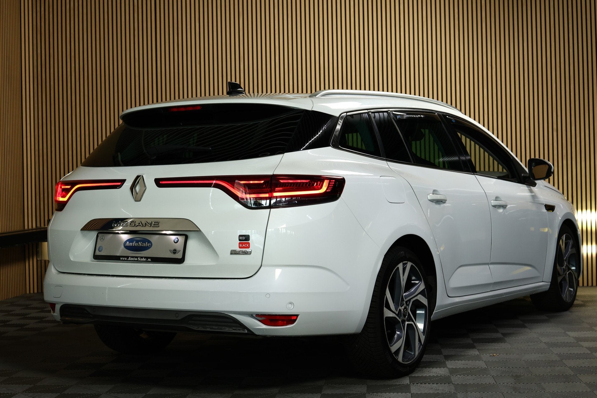 Renault Mégane Estate 1.6 E-Tech Plug-In Hybrid 160 RS Line, Auto's, Renault, 77 km/l, Gebruikt, 1578 kg, Origineel Nederlands