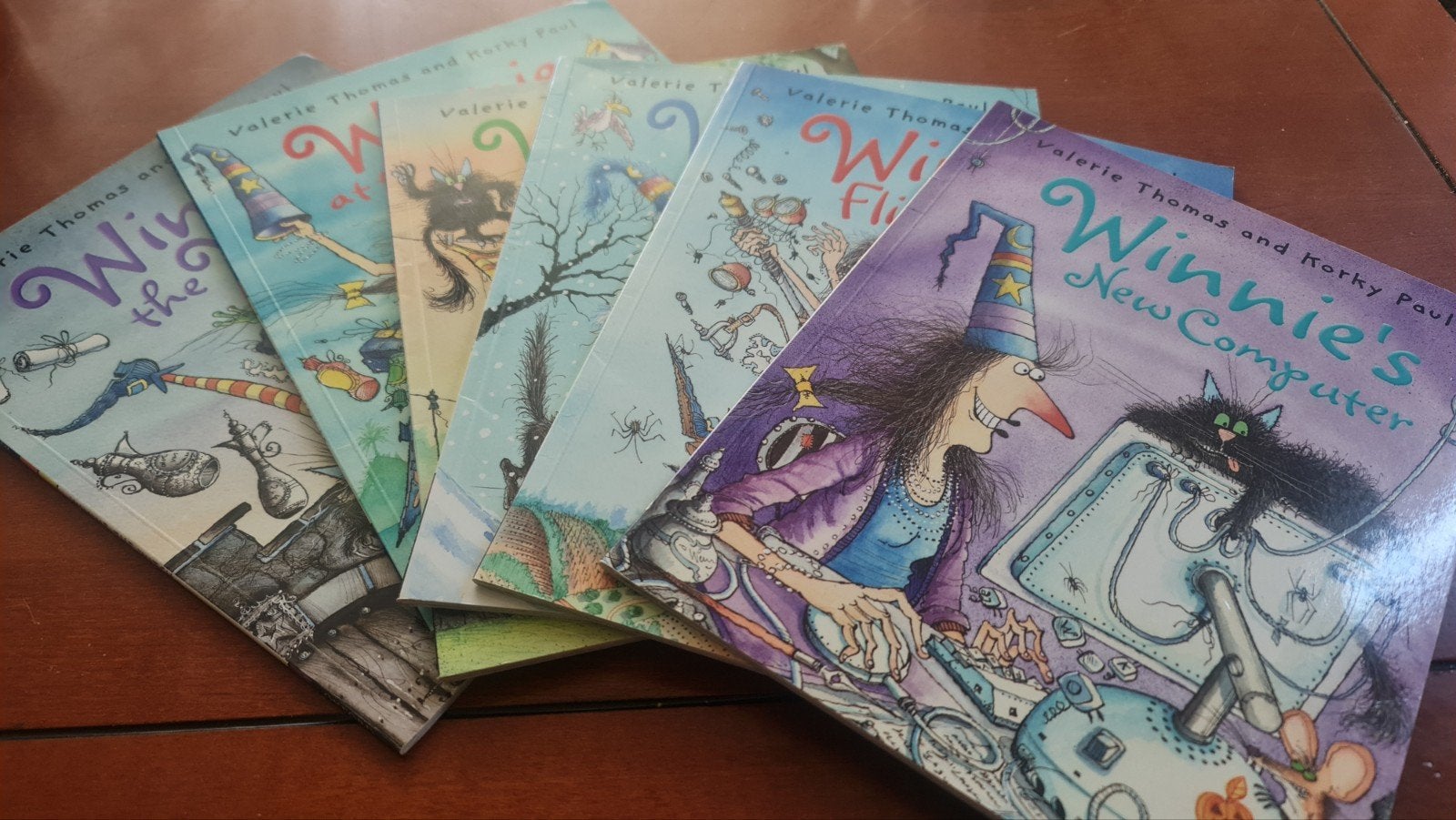 Winnie the Witch boekenreeks - 6 stuks in zeer goede staat, Ophalen of Verzenden, Zo goed als nieuw, Valerie Thomas and Korky Paul