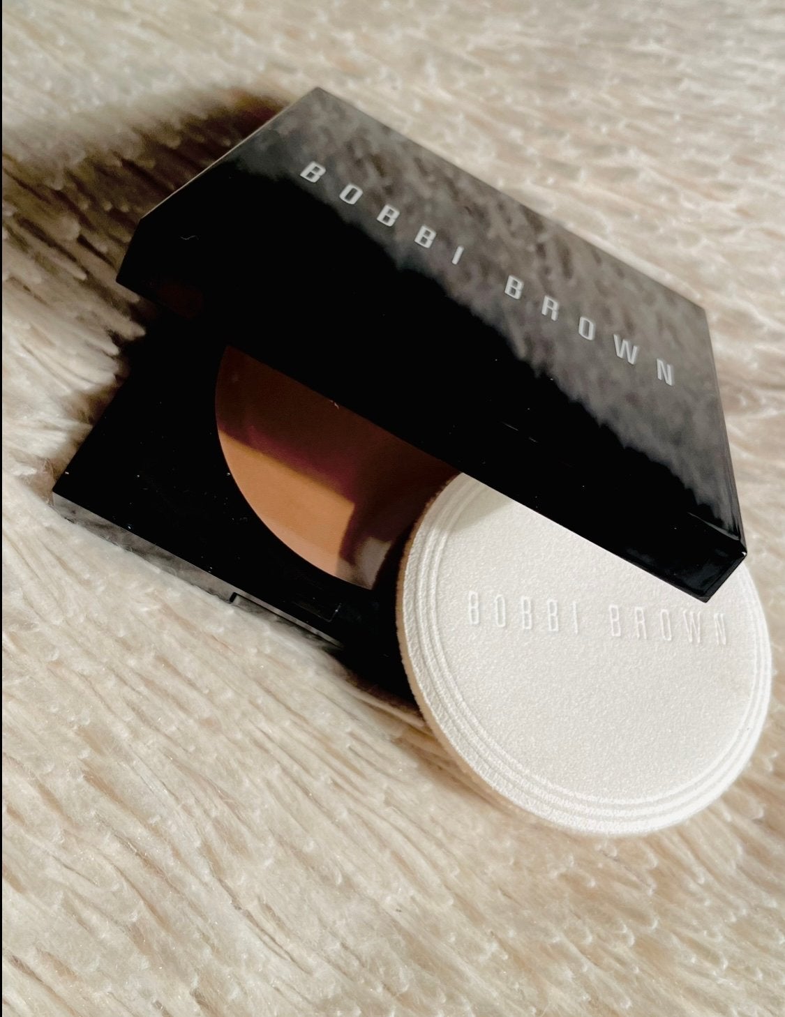 Bobbi Brown Sheer Finish Pressed Powder Warm Chestnut, Bruin, Gehele gezicht, Nieuw, Ophalen of Verzenden